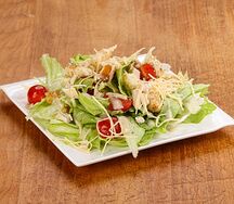 Салат Цезарь с курицей