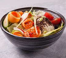 Поке с лососем и авокадо