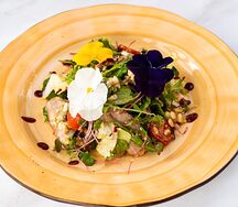 Салат с копченой уткой и голубым сыром