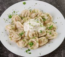Пельмени куриные со сметаной