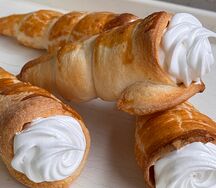 Слоеная трубочка с белковым кремом 