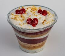 Молочная девочка клубника