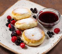 Сырники с соусом