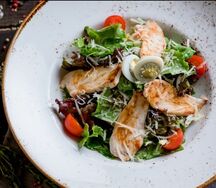 Салат Цезарь с курицей