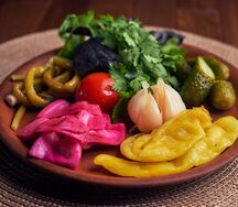 Букет из маринованных овощей