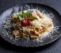 Феттуччине с лососем в сливочном соусе