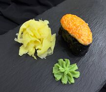 Запеченные суши под яки-соусом Креветка