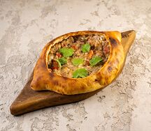 Хачапури по-аджарски с говядиной и печенными овощами