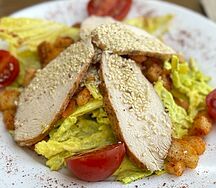 Салат Цезарь с курицей