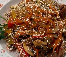 Фунчоза с овощами и бараниной