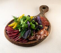 Мясные деликатесы