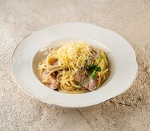 Спагетти с беконом и соусом кимчи