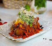 Говядина с картофелем и сыром под соусом