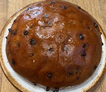 Булка с шоколадом