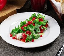 Запеченная паприка под ореховым соусом