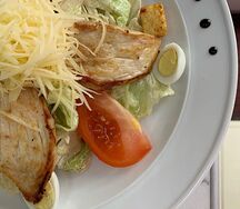 Салат цезарь с курицей