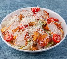 Салат Цезарь с курицей