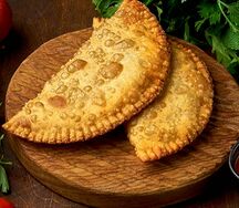 Чебуреки с креветками и сыром страчателла