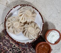 Хинкали с вишней и орехами отварные