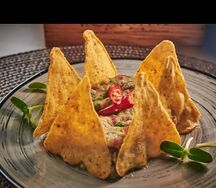 Гуакамоле с кукурузными чипсами