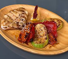 Кальмар на гриле с овощами