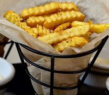 Картофель фри с сырным соусом