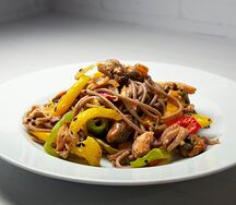 Якисоба с морепродуктами и семгой
