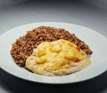 Филе куриное с ананасом, помидором и сыром