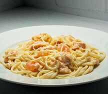 Паста с креветками и семгой