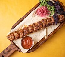 Кебаб из телятины и ягненка с овощами