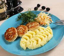 Куриные котлеты с картофельным пюре