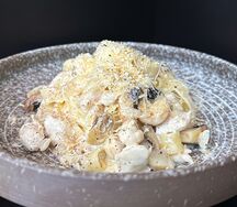 Паста с курицей и грибами