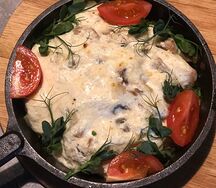 Сковородка с курочкой и вешенками