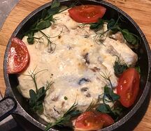 Сковородка с курочкой и вешенками