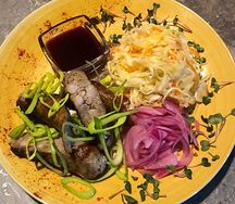 Пивные колбаски с тушеной капустой