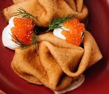 Блинчики с красной икрой лососевых пород