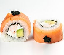 Ролл с копченым лососем