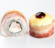 Запеченный бекон с креветкой