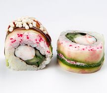 Ролл с креветкой, крабом и рисовыми шариками