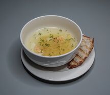 Куриный бульон с лапшой и яйцом