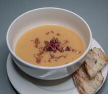 Гороховый крем-суп с беконом