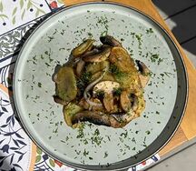Жареная картошка с луком и грибами