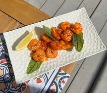 Жареные креветки с соусом кимчи