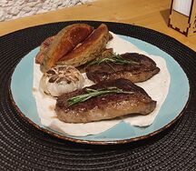 Стейк говяжий Пиканья с жареным картофелем