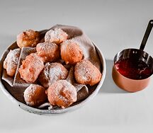 Пышки с малиновым вареньем