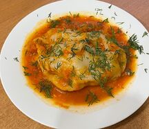 Манты с соусом