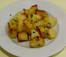 Картофель жареный с чесноком и зеленью