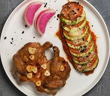 Цыплёнок с томатной сальсой и рататуем