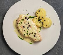 Стейк лосося с картофельным пюре