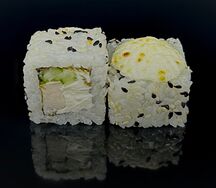 Запеченный ролл с куриной грудкой